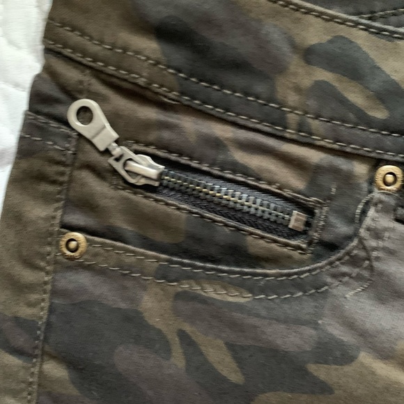 🍉Warehouse One brown, camouflage denim shorts, mid rise, stretchy, lightweight 6 - Picture 6 of 14